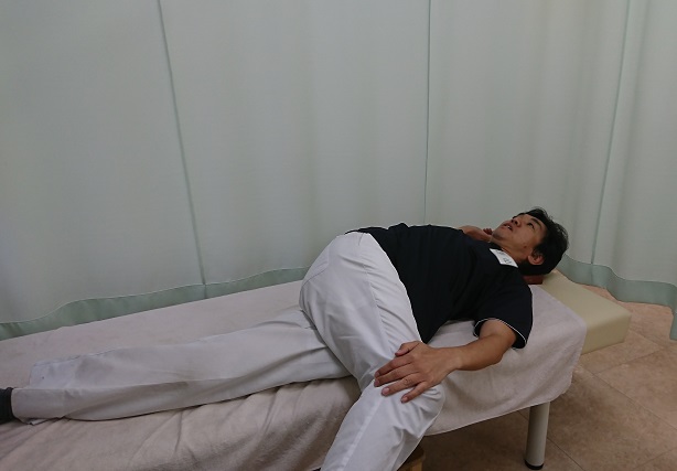 腰痛、股関節痛に効く臀部～腰を伸ばすストレッチ